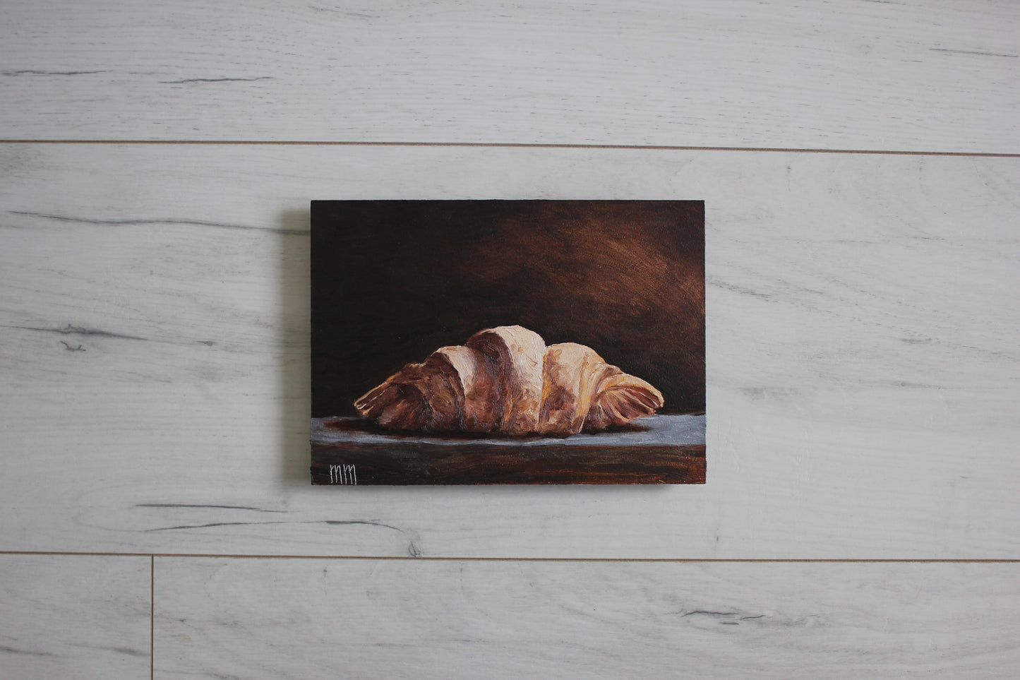 Croissant on black 5x7in